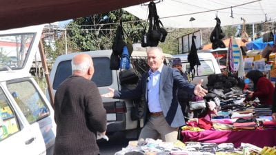 SESLİ, KEPEZ PAZARINDA HİZMET SÖZÜ VERDİ