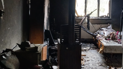 Yangında mahsur kalan yatalak adamı ekipler kurtardı