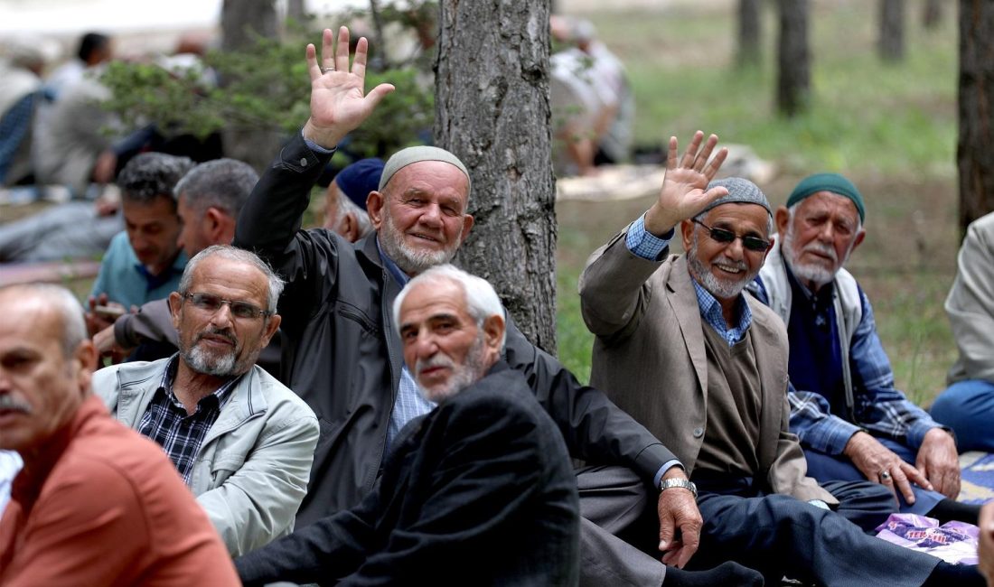 EMEKLİLERE BÜYÜK DESTEK GELİYOR Hükümet milyonlarca emekliyi ilgilendiren