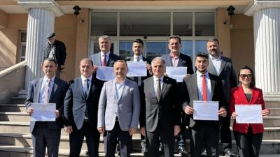 Ak Parti meclis üyeleri mazbata aldı