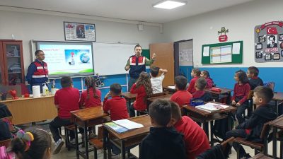 Öğrencilere siber farkındalık ve bilinçlendirme eğitimi