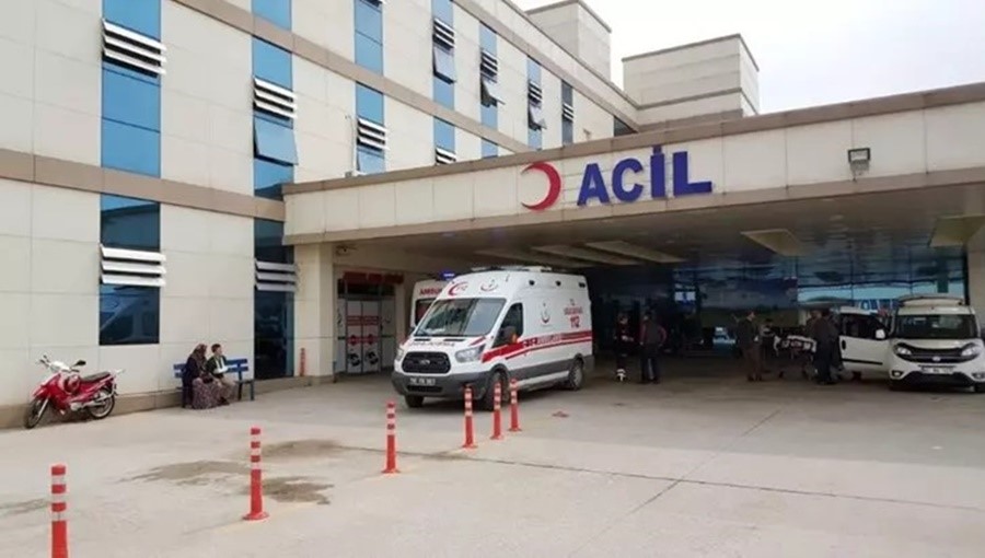 “Düzce’de Alevlerin Acı Çığlığı: Ev Yangınında 3 Kişi Hastanelik Oldu!” Düzce’nin Yığılca ilçesinin sakin