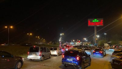 Dönüşü bayram tatilinin son gününe bırakmayan ziyaretçiler cuma gününden yola