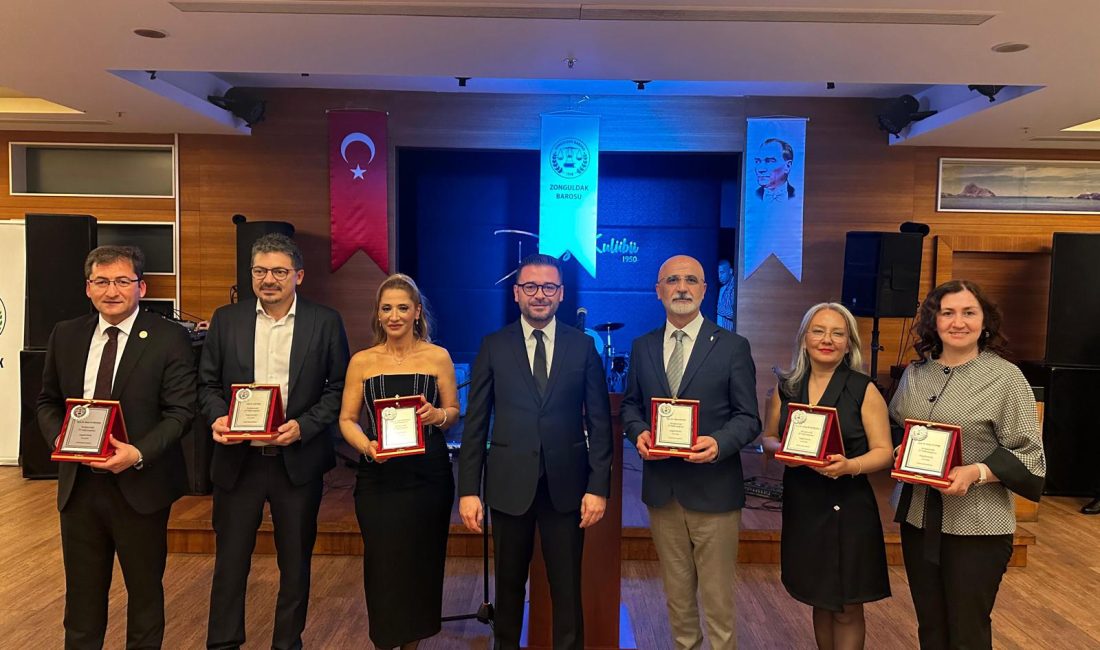 Geceye Damgasını Vuran Buluşma! 5 Nisan Avukatlar Günü