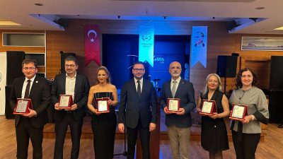 5 Nisan Avukatlar Günü kapsamında Zonguldak Barosu tarafından gece düzenlendi.
Deniz