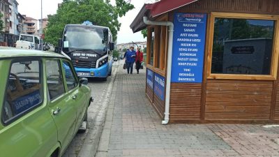 Yaya Yoluna Yapılan Dolmuş Durağı Tepki Çekiyor!