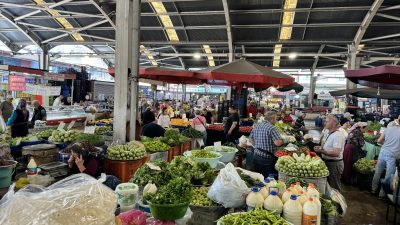 Zonguldak’ta Kurban Bayramına sayılı günler kala pazarda fiyatlar aynı kaldı.