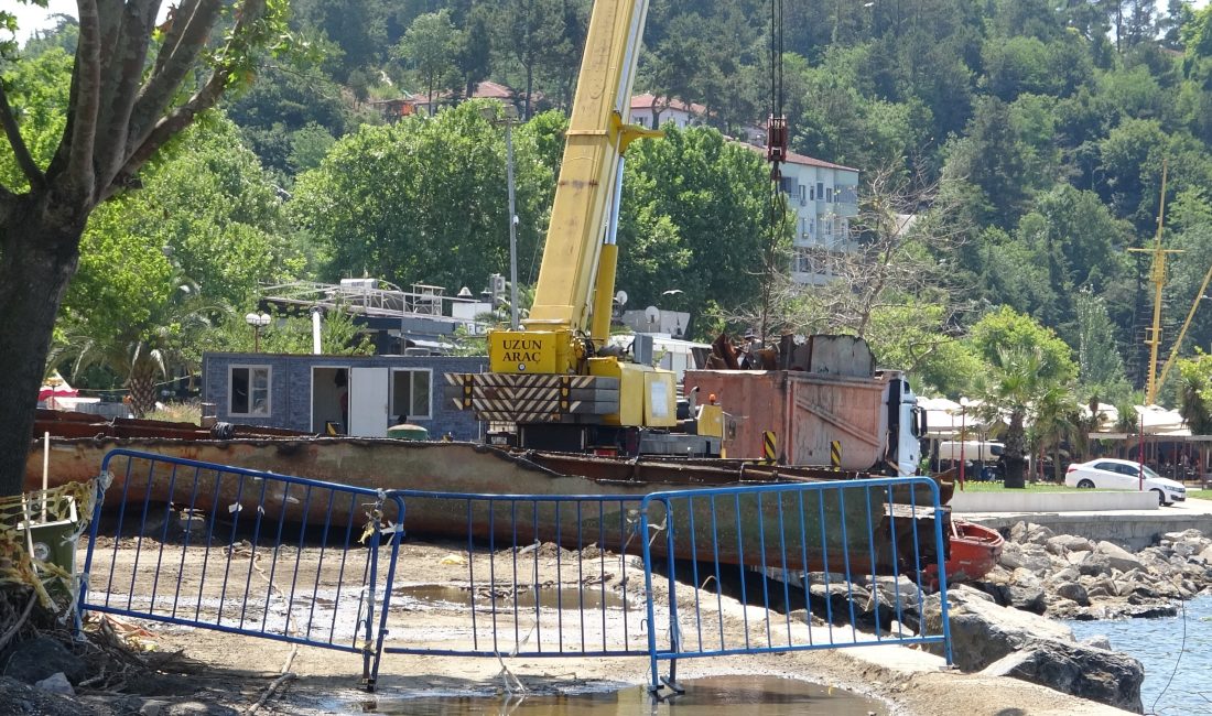Pallada Gemisi’nin Sökümü Devam Ediyor Ereğli ilçesinde fırtınada ikiye
