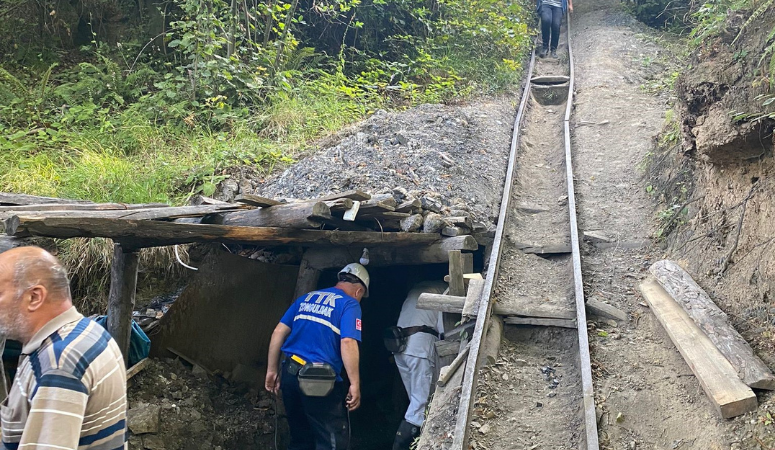 KAÇAK OCAKTAKİ GÖÇÜKTE KURTARMA SÜRÜYOR! Zonguldak‘ta ruhsatsız işletilen maden