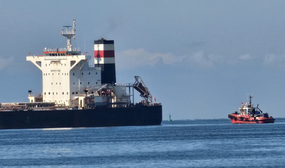 YÜK GEMİSİ KARAYA OTURDU! Zonguldak'ın Ereğli ilçesinde limana