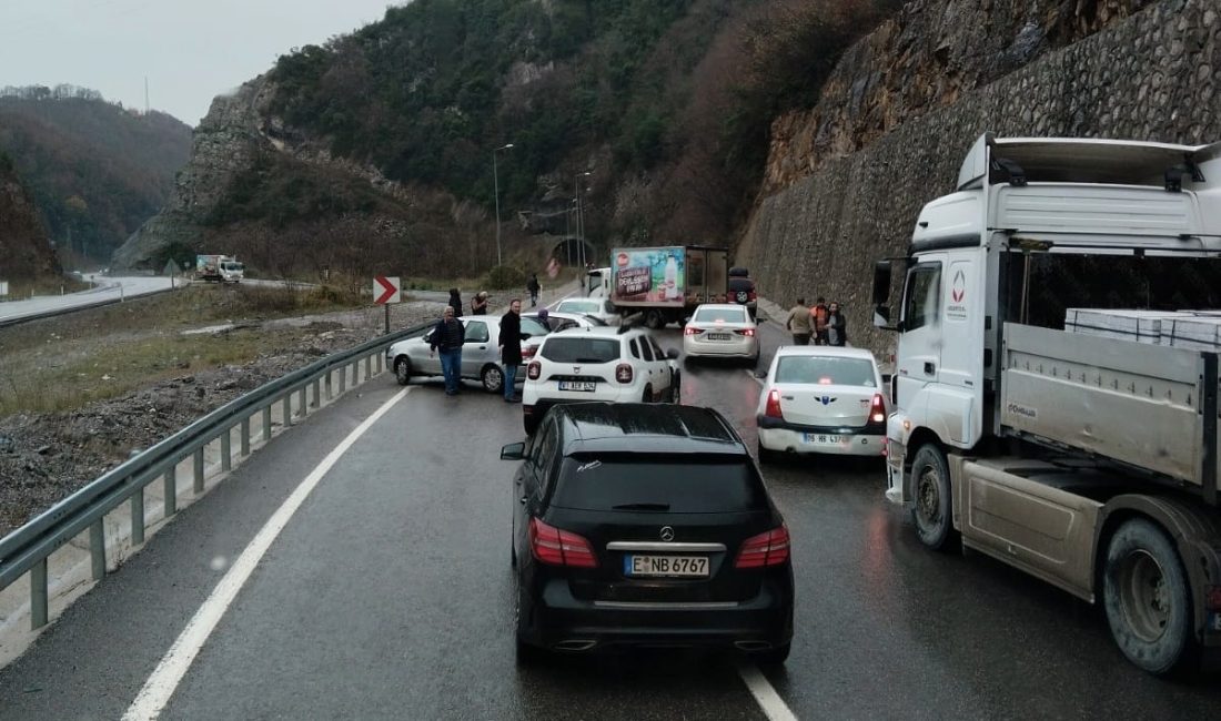BEŞ ARAÇ BİRBİRİNE GİRDİ! Zonguldak Ankara karayolu üzerindeki
