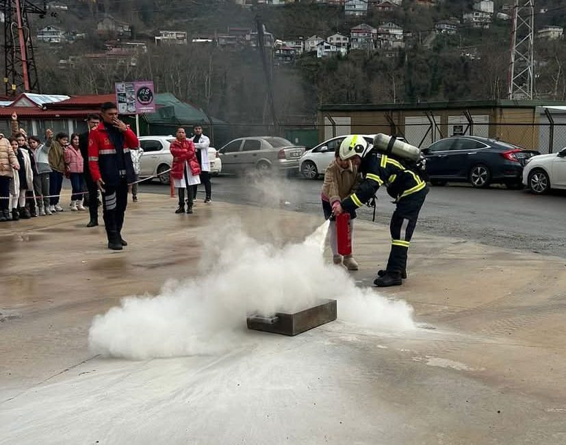 Zonguldak Sınav Koleji öğrencileri,