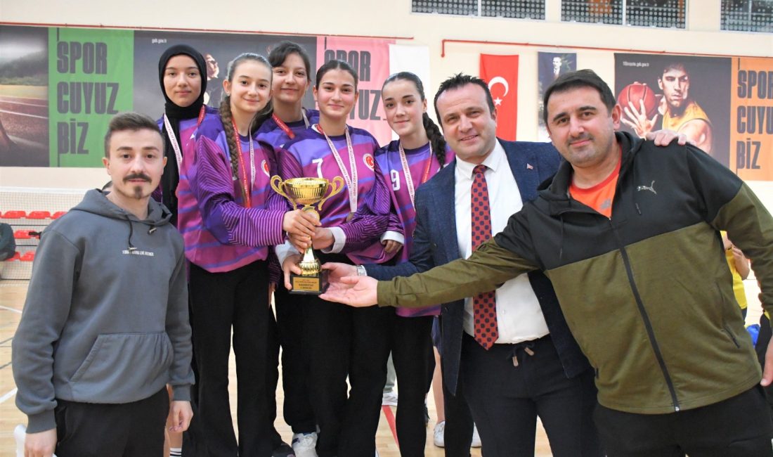 GENÇ RAKETLER KUPAYI DEVREK’E GETİRDİ Zonguldak Gençlik ve Spor