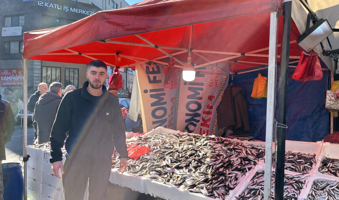VATANDAŞTAN HAMSİYE YOĞUN İLGİ! Zonguldak’ta balık tezgahlarında günlük