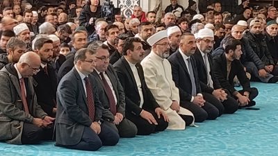 UZUN MEHMET CAMİ, MİRAÇ KANDİLİ’NE EV SAHİPLİĞİ YAPIYOR