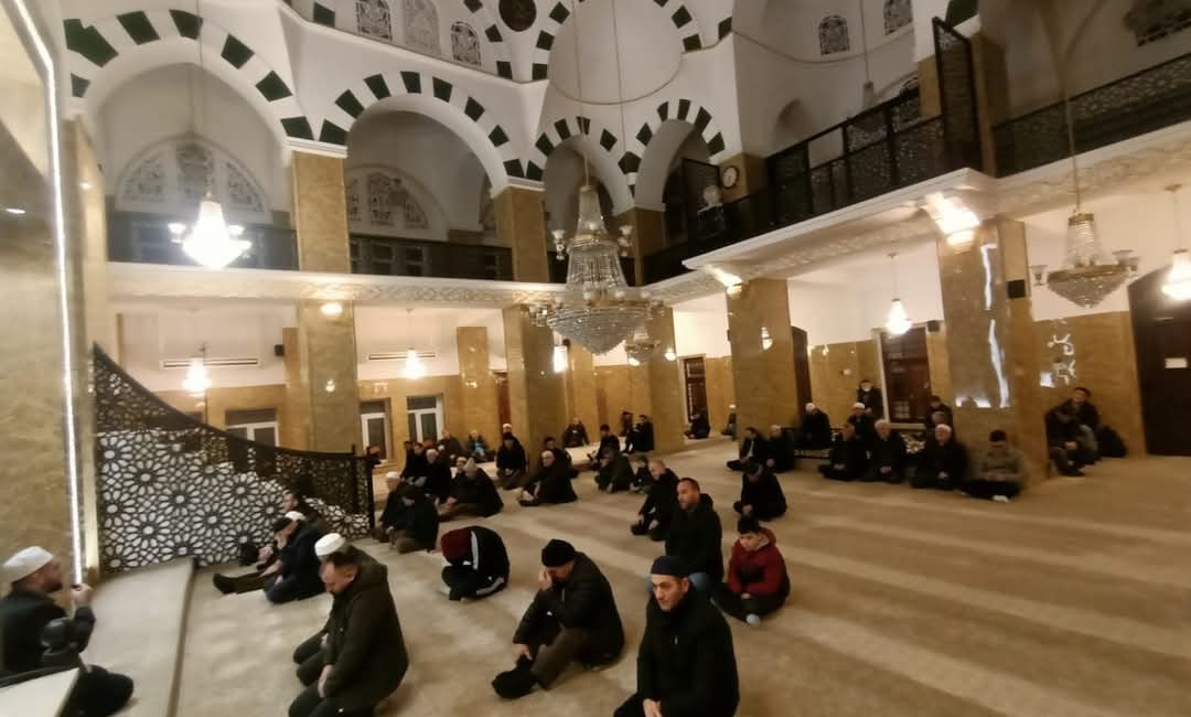 YENİ YILIN İLK SABAH NAMAZINDA BULUŞTULAR Miladi yeni yılın ilk
