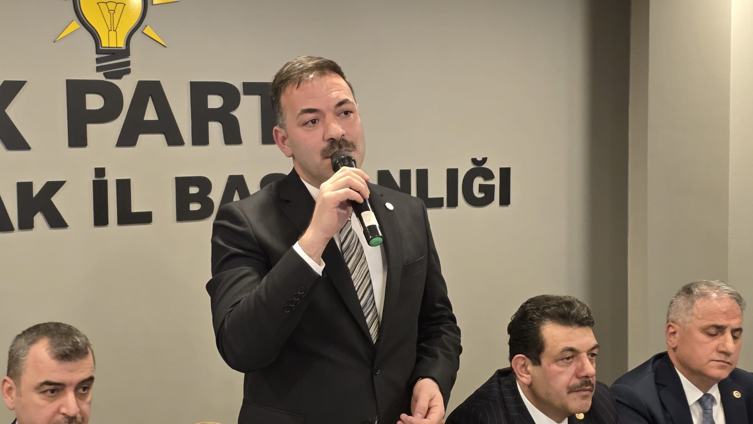 BİZ BU FOTOĞRAFTA DEĞİLİZ, ÇAKMA GANDİ’LER”