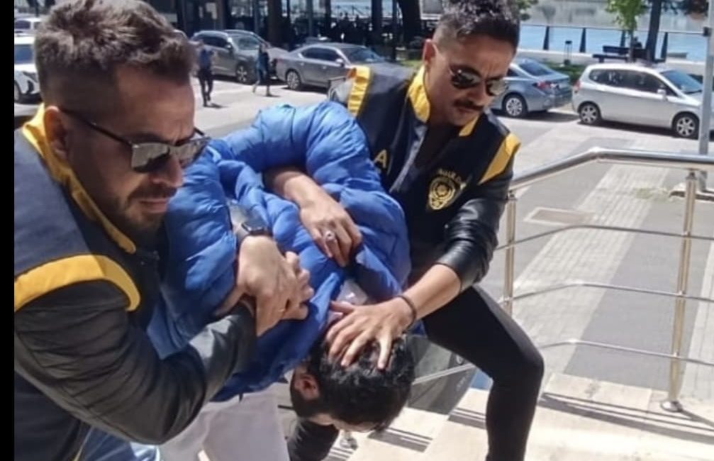 Ehliyetsiz ve alkollüyken polise