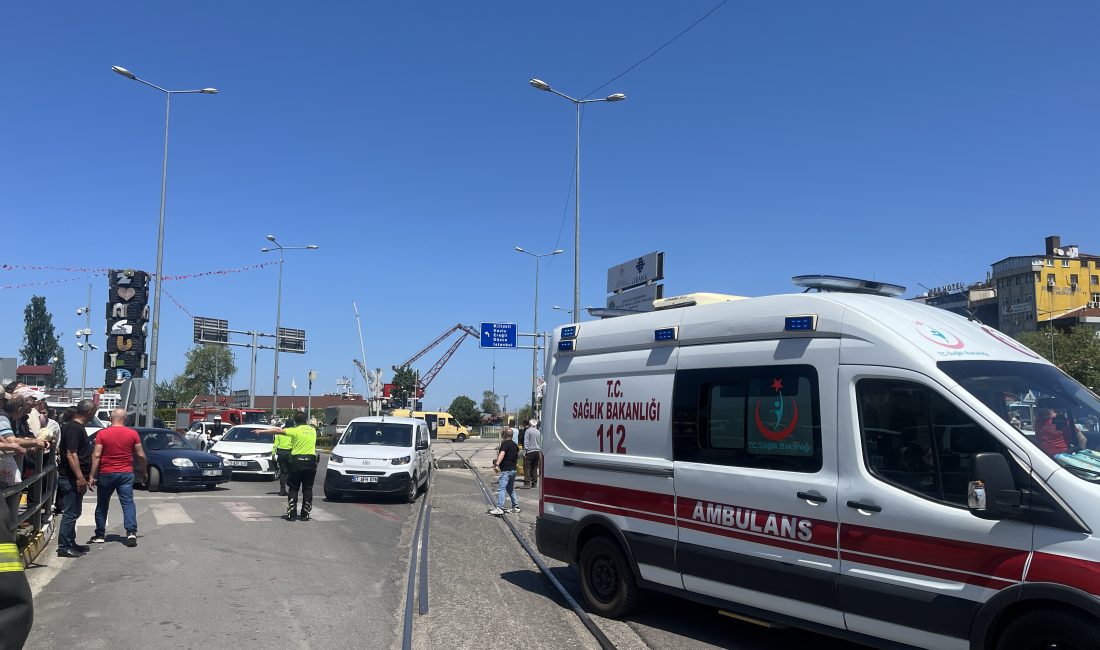 Uğur Mumcu kavşağında yaşlı kadına kamyonet çarptı! Zonguldak’ta karşıdan karşıya geçmek