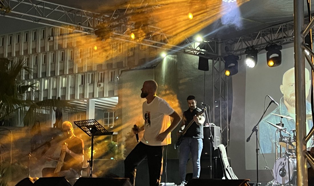 Karadeniz’in “şair ceketli çocuğu”