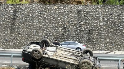 Zonguldak’ta otomobil takla atarak kanala düştü