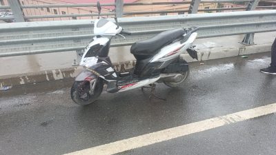 Terk edilmiş plakasız motosiklet polisleri harekete geçirdi!