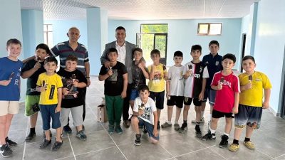 Genç muhtardan Kur’an kursu öğrencilerine sürpriz