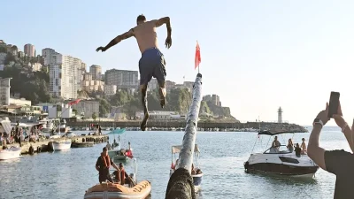 Kozlu’da bayrak düşürme yarışının kazananı Erhan Çengelcik oldu