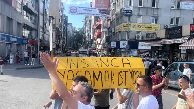 Maden işçileri eylemde tabut taşıdı