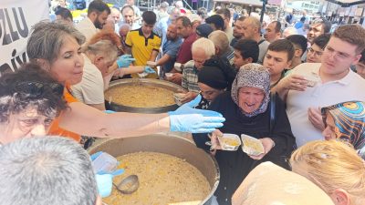 Kozlu Belediyesi 1000 kişiye aşure dağıttı
