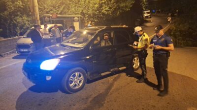 Zonguldak’ta mahallelerde denetim! Mezarlığa kaçan sürücü izini kaybettirdi