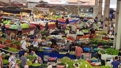 Pazar, vatandaşların yüzünü güldürdü