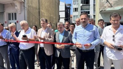 CHP’li Belediye Başkanı Erol Acar, AK Parti bina açılışına katıldı