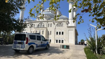 Zonguldak’ta Caminin Şadırvanı’nda uygunsuz şekilde görüldüler!