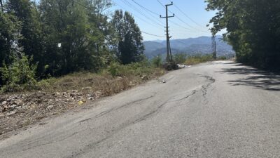 Mezarlık yolu çukur yuvasına döndü