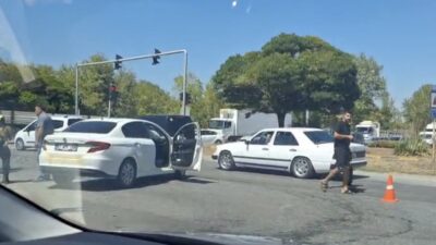 Çaycuma’da iki araç çarpıştı! Yaralılar var