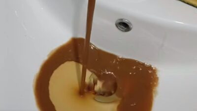 Musluklardan kahverengi sular aktı