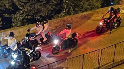 Motosikletliler mahalleliyi canından bezdirdi