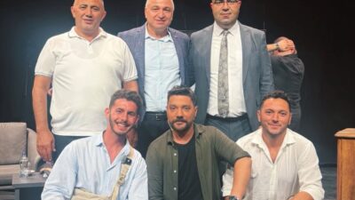 Zonguldaklı eski polis Oğuzhan Uğur’la bir arada