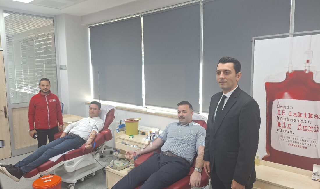 Kızılay Haftası için Ak Parti kan bağışında bulundu Kızılay Haftası etkinlikleri kapsamında,