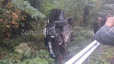 Zonguldak’ta dört gencin bulunduğu otomobil takla attı!