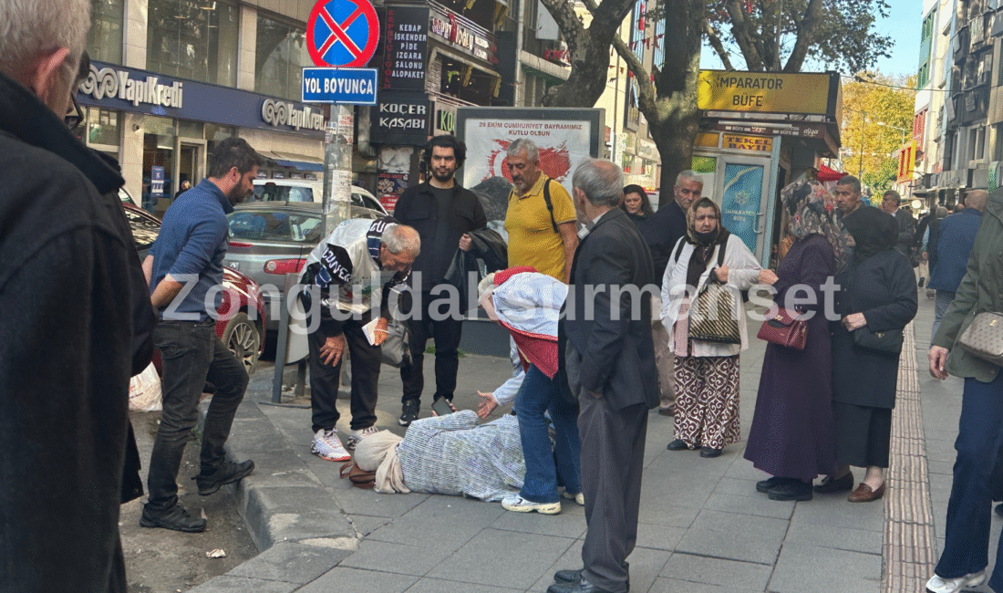 Gazipaşa Caddesi’nde bir kadın aniden yere yığıldı Zonguldak’ın en işlek caddesi