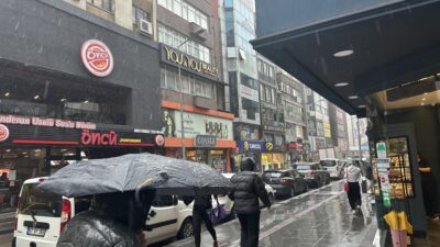 Zonguldak’ta başlayan sağanak yağış hayatı felç etti