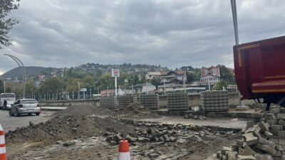 İstasyon Caddesi’nde yol yenileme çalışmaları sürüyor