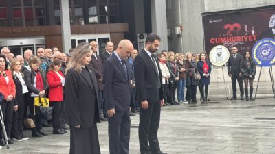 CHP’den Valilik önünde alternatif tören