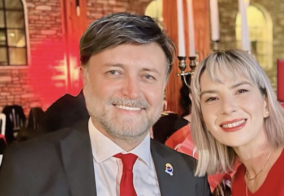 Atınç Kayınova’nın yeni saçları sosyal medyayı salladı Cumhuriyet Halk Partisi Zonguldak