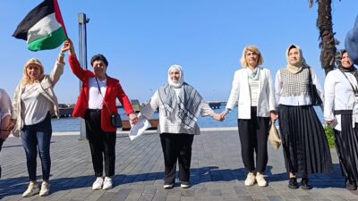AK Partili kadınlar Gazze için el ele verdi