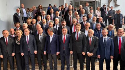 Özgür Özel’den Mansur Yavaş’a soruşturma açılmasına sert tepki!