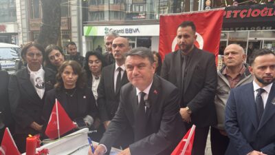 CHP İl Örgütü,Atatürk için anı defteri doldurdu