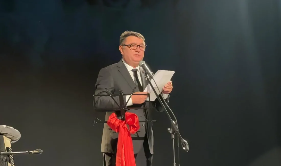 Tahsin Erdem, Devrim Dural ve Nazmi Özden Atatürk için şiir okudu